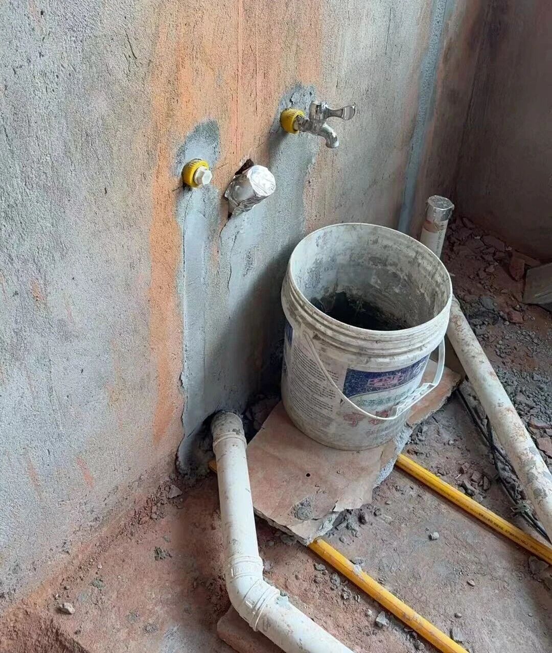 差別真的太大了！南京紅牛裝飾標(biāo)準(zhǔn)化水電工藝vs非正規(guī)／熟人施工隊(duì)的水電工藝！01