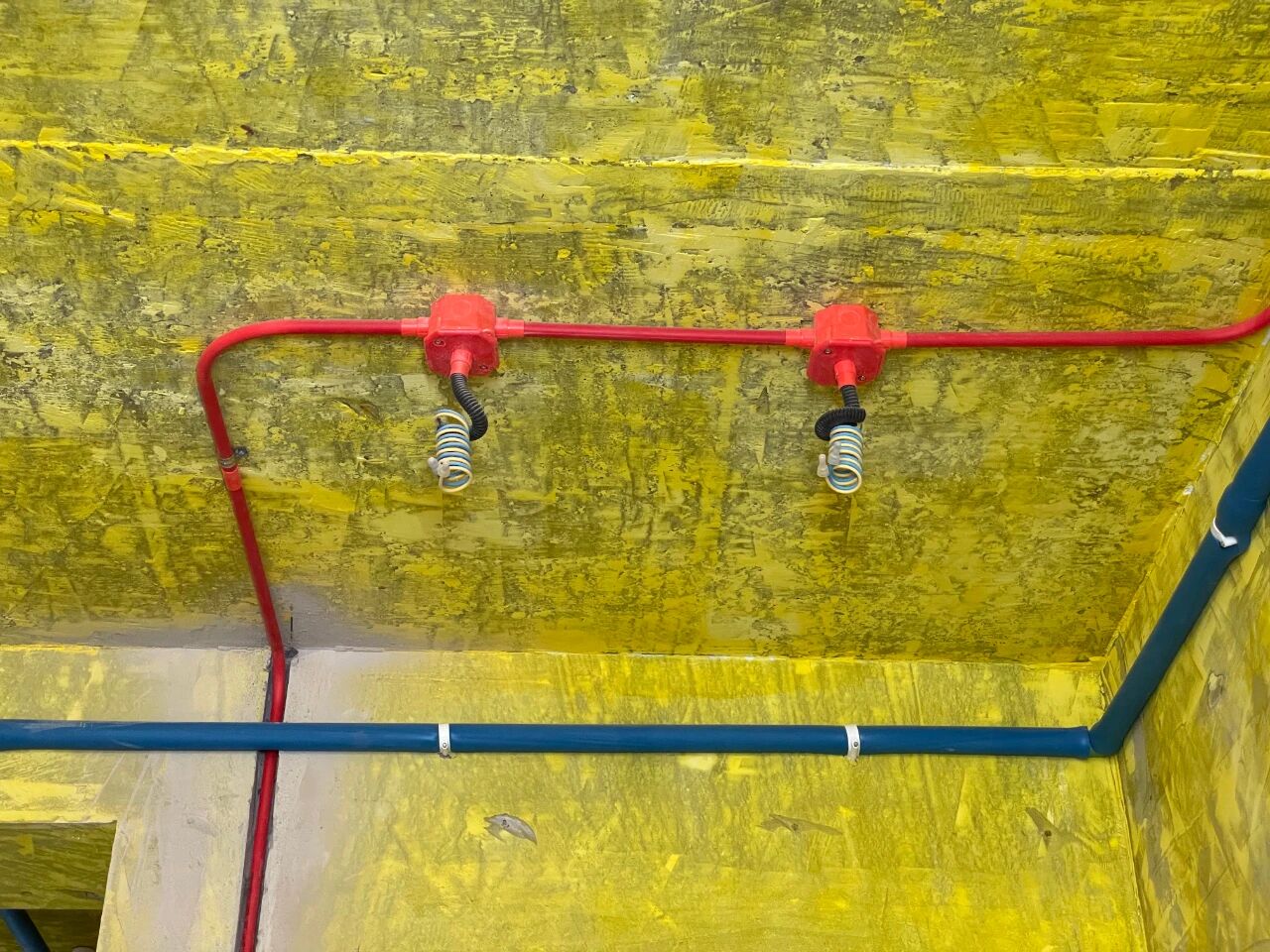 差別真的太大了！南京紅牛裝飾標(biāo)準(zhǔn)化水電工藝vs非正規(guī)／熟人施工隊(duì)的水電工藝！04