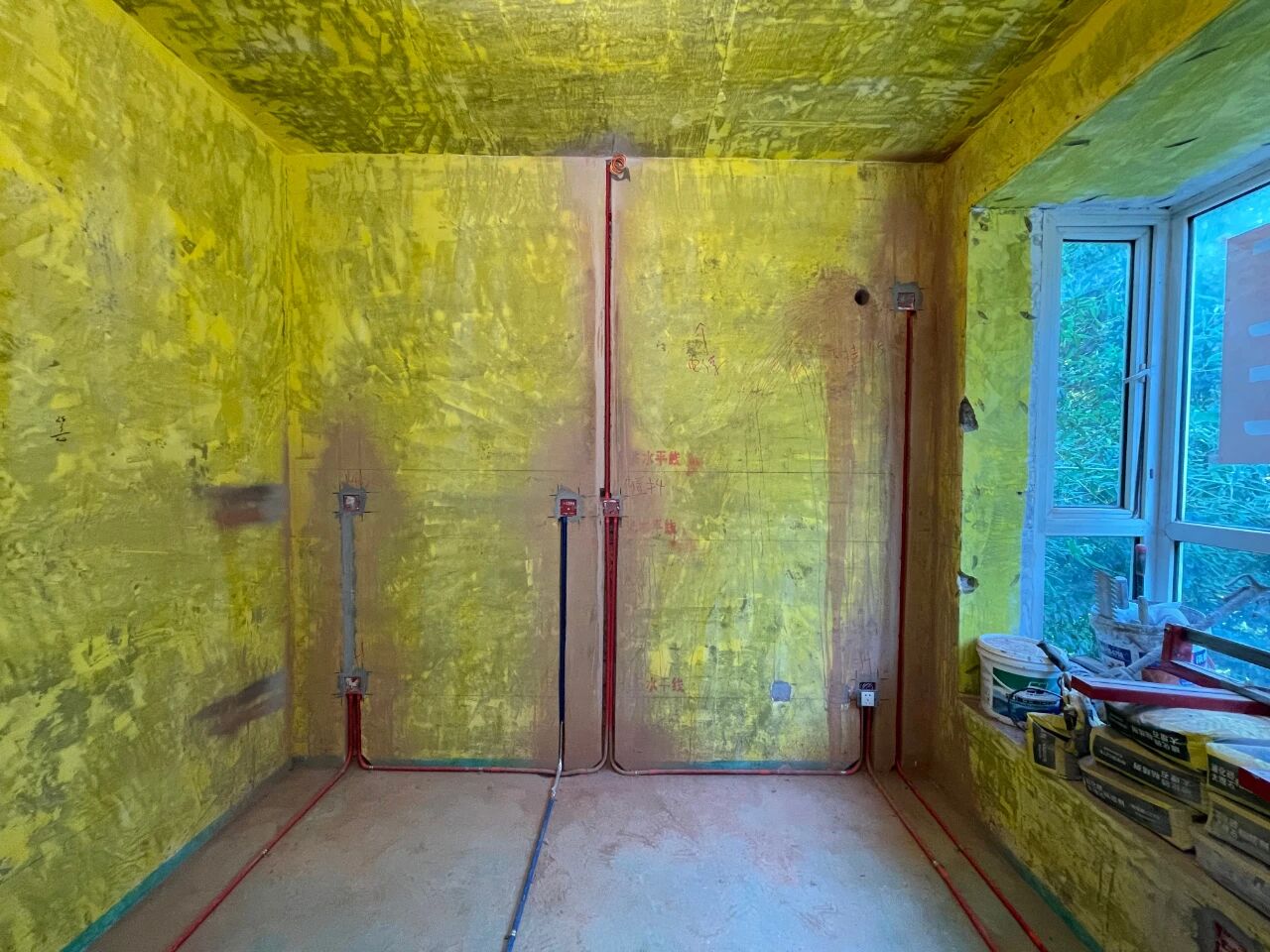 差別真的太大了！南京紅牛裝飾標(biāo)準(zhǔn)化水電工藝vs非正規(guī)／熟人施工隊(duì)的水電工藝！05