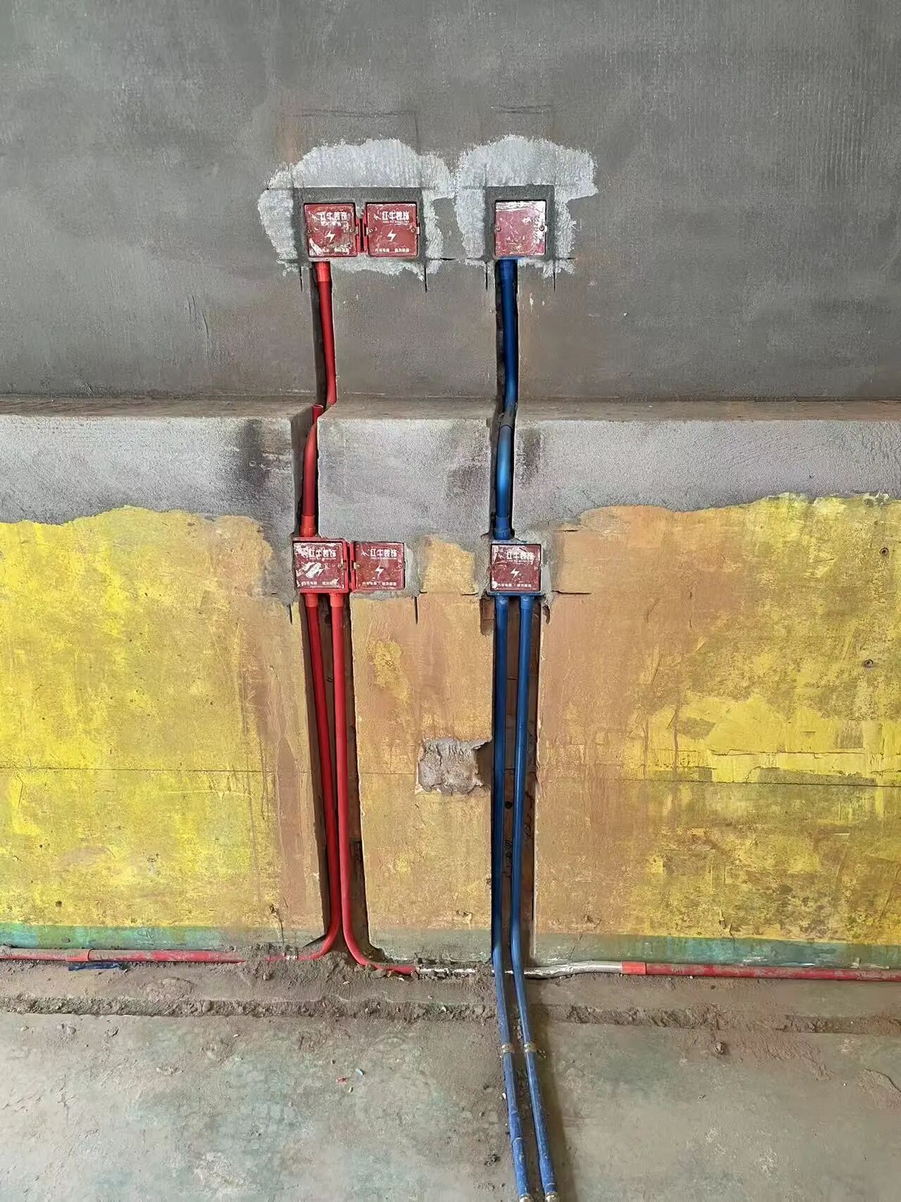 差別真的太大了！南京紅牛裝飾標(biāo)準(zhǔn)化水電工藝vs非正規(guī)／熟人施工隊(duì)的水電工藝！11