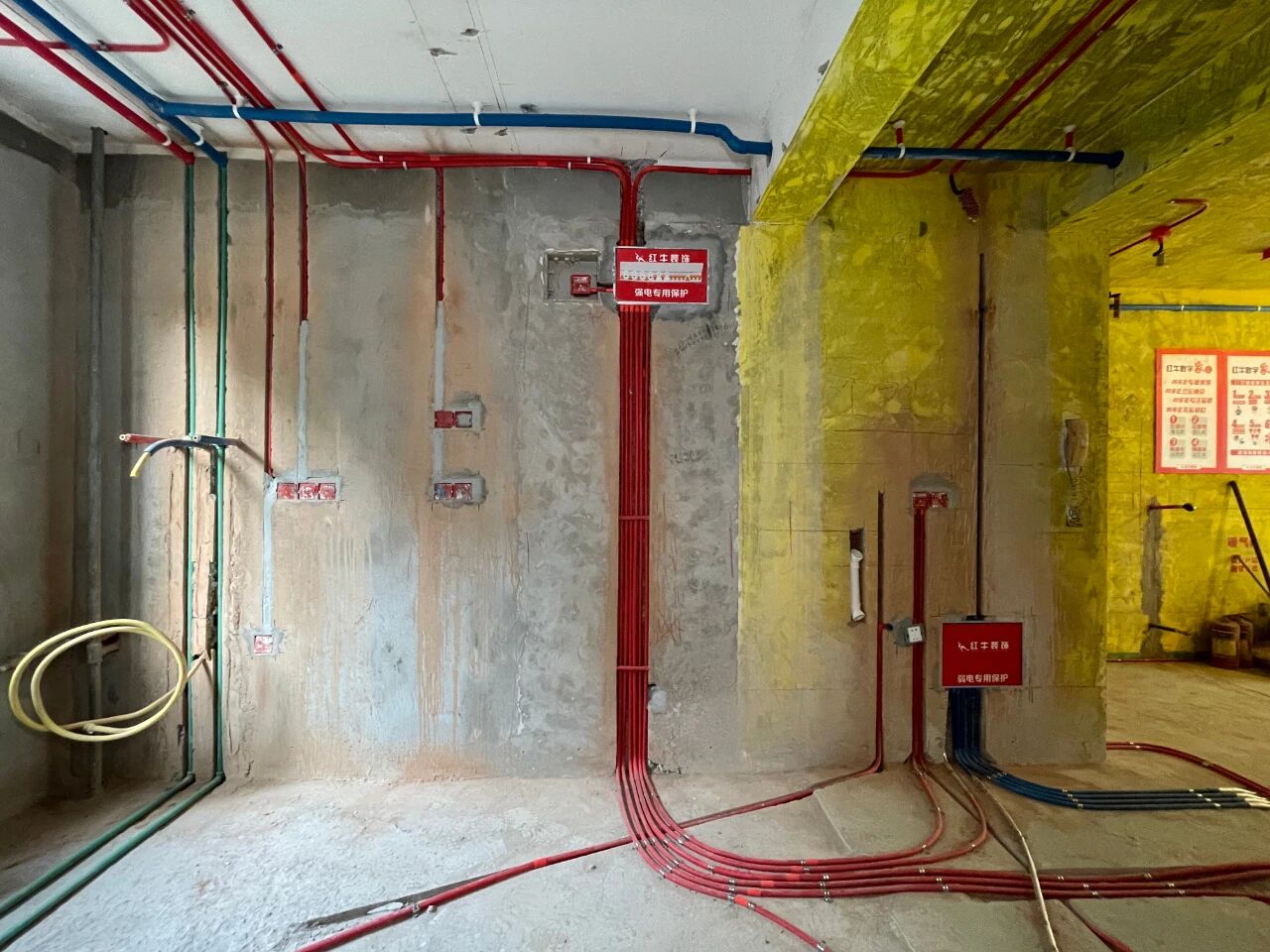 差別真的太大了！南京紅牛裝飾標(biāo)準(zhǔn)化水電工藝vs非正規(guī)／熟人施工隊(duì)的水電工藝！13