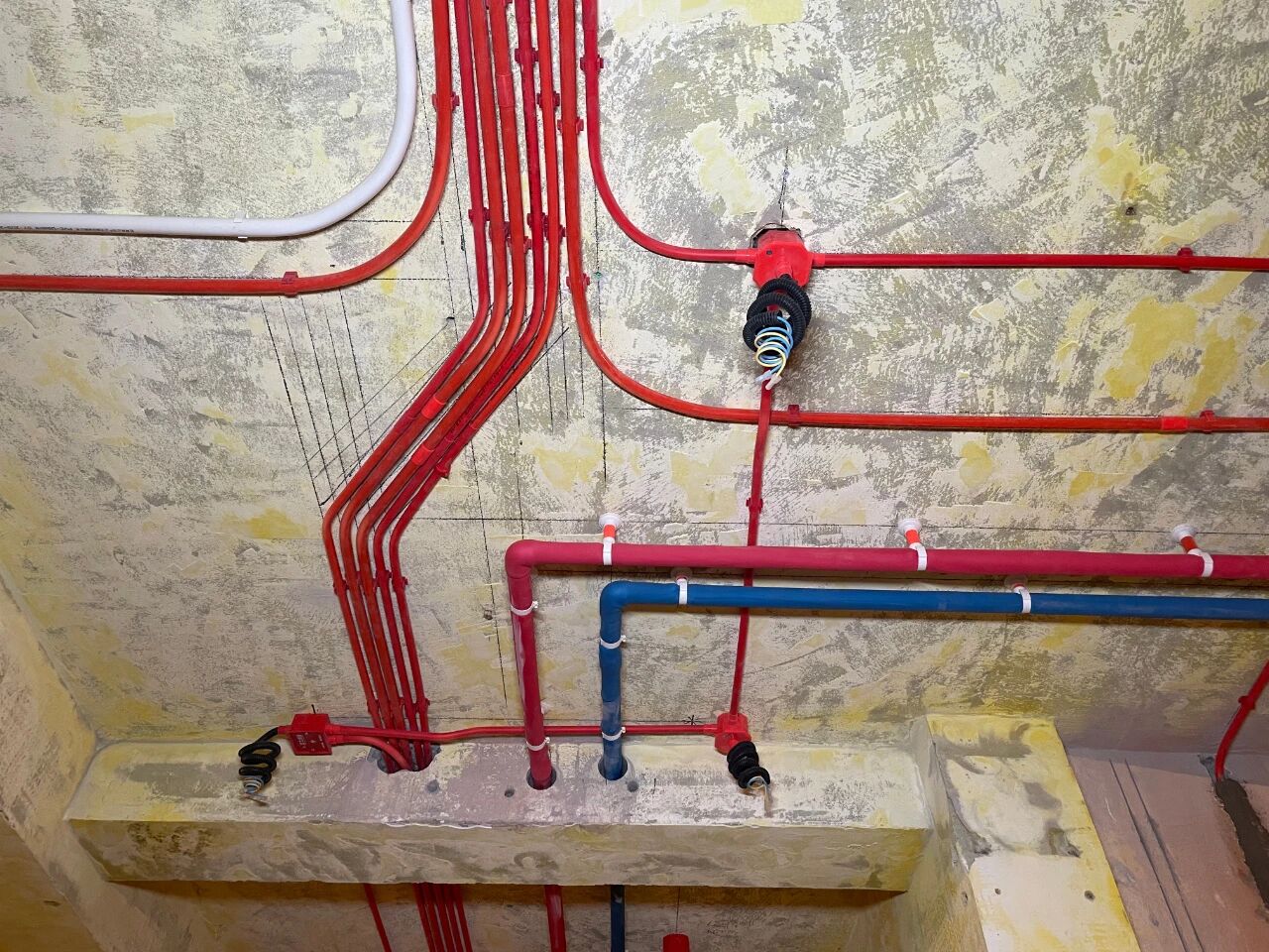 南京比較靠譜的裝修公司？南京紅牛裝飾裝修寶典：新房裝修好多久可以入?。筷P(guān)鍵在于……01